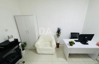 Office Space - Studio - 1 Bathroom for rent in Al Fajer Complex - Oud Metha - Bur Dubai - Dubai