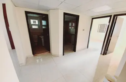 شقة - 2 غرف نوم - 2 حمامات للايجار في طريق فاير ستاشن - مويلح - الشارقة