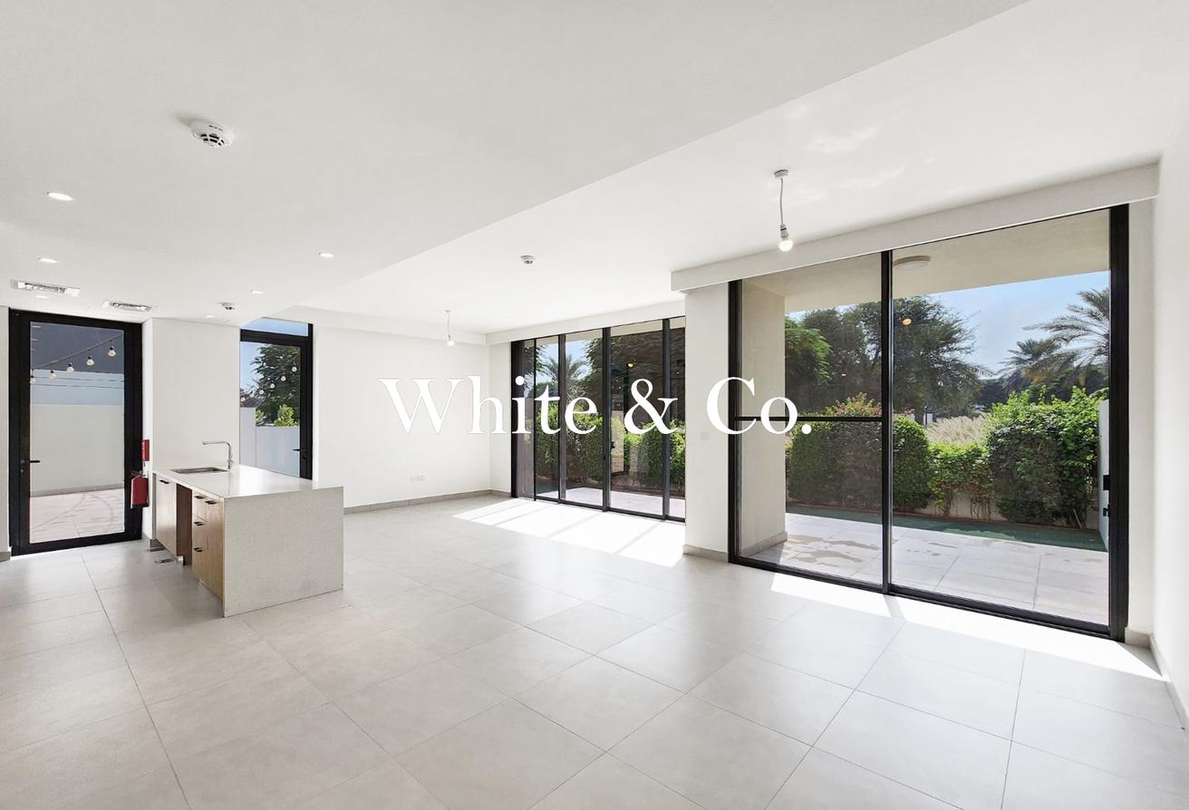 End-Unit | Park Backing | Vacant Now photo 4