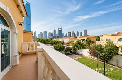 Villa - 5 Bedrooms - 5 Bathrooms for rent in District 2 - Jumeirah Park - Dubai