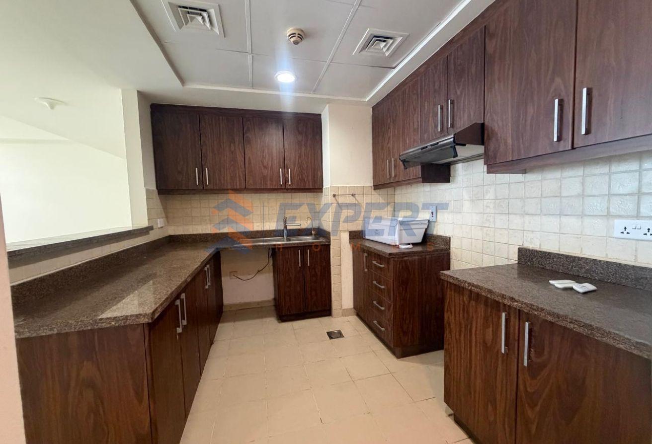 Ready and Vacant | High Floor | Full SZR View photo 4