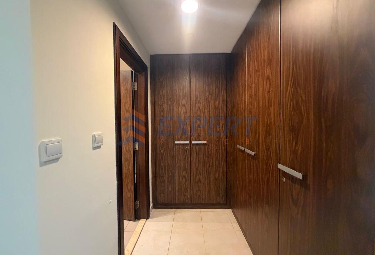 Ready and Vacant | High Floor | Full SZR View photo 6