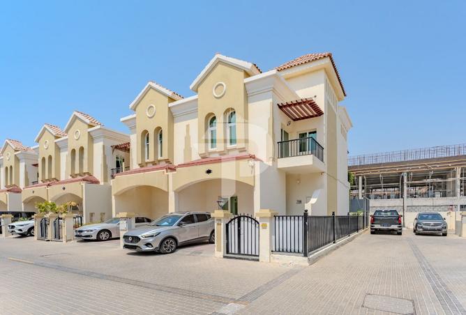 Fully Upgraded | Well Maintained | Corner Unit