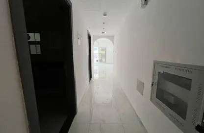 شقة - غرفة نوم - 2 حمامات للايجار في الفلاح - تجارية مويلح - الشارقة