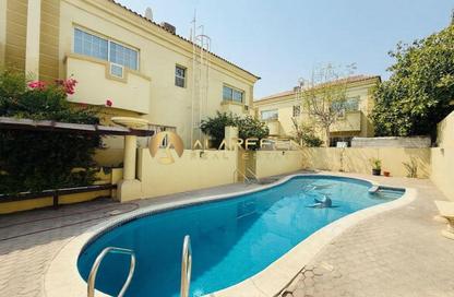 Villa - 4 Bedrooms - 5 Bathrooms for rent in Jumeirah 1 Villas - Jumeirah 1 - Jumeirah - Dubai