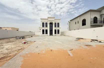 Apartment - 5 Bedrooms - 6 Bathrooms for rent in Al Aweer 1 - Al Aweer - Dubai