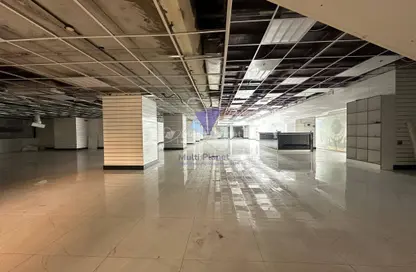 Shop - Studio - 2 Bathrooms for rent in Hamdan Street - Abu Dhabi