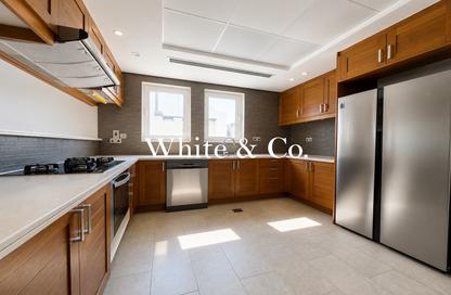 Villa - 3 Bedrooms - 4 Bathrooms for rent in District 6 - Jumeirah Park - Dubai