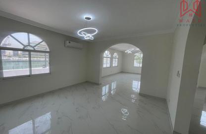 Villa - 3 Bedrooms - 4 Bathrooms for rent in Jumeirah 2 - Jumeirah - Dubai