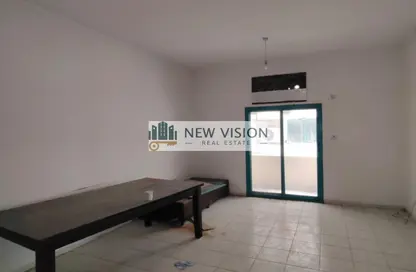 شقة - 2 غرف نوم - 2 حمامات للايجار في مبنى القاسمية 10 - المحطة - القاسمية - الشارقة