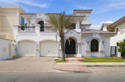 Villa - 4 - 5 for sale in Garden Homes Frond P - Garden Homes - Palm Jumeirah - Dubai