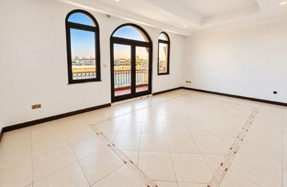 Villa - 4 - 5 for sale in Garden Homes Frond P - Garden Homes - Palm Jumeirah - Dubai