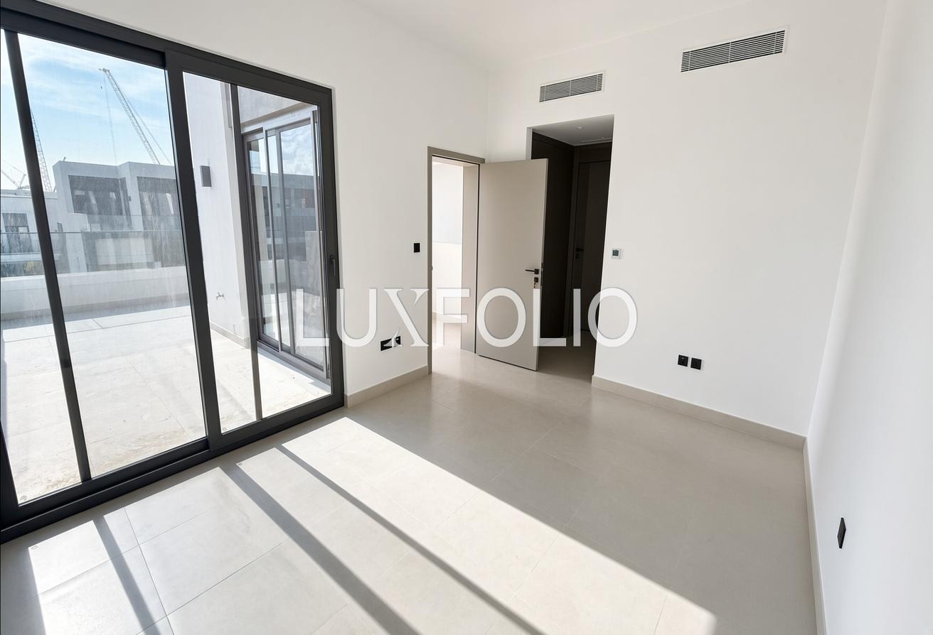 Greenbelt | Opposite Amenities | 5 Bed Variant photo 15