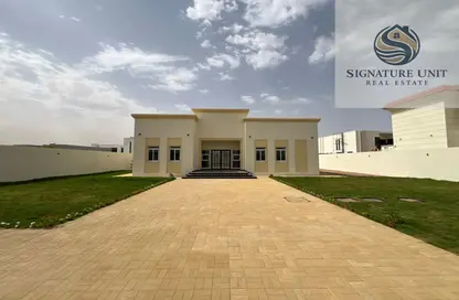 Villa - 4 Bedrooms - 6 Bathrooms for rent in Al Aweer 1 - Al Aweer - Dubai