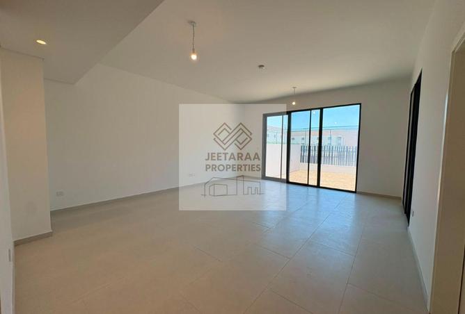 PARK FACING | MIDDLE UNIT | MAID ROOMS photo 2