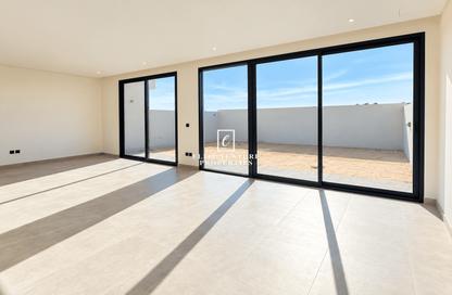 Townhouse - 3 - 5 for rent in California Village - Dubai