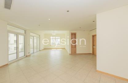 Apartment - 3 Bedrooms - 3 Bathrooms for rent in Al Tamr - Shoreline Apartments - Palm Jumeirah - Dubai