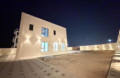 Villa - 5 - 5 for rent in Al Aweer - Dubai Villa - 5 - 5 for rent in Al Aweer - Dubai