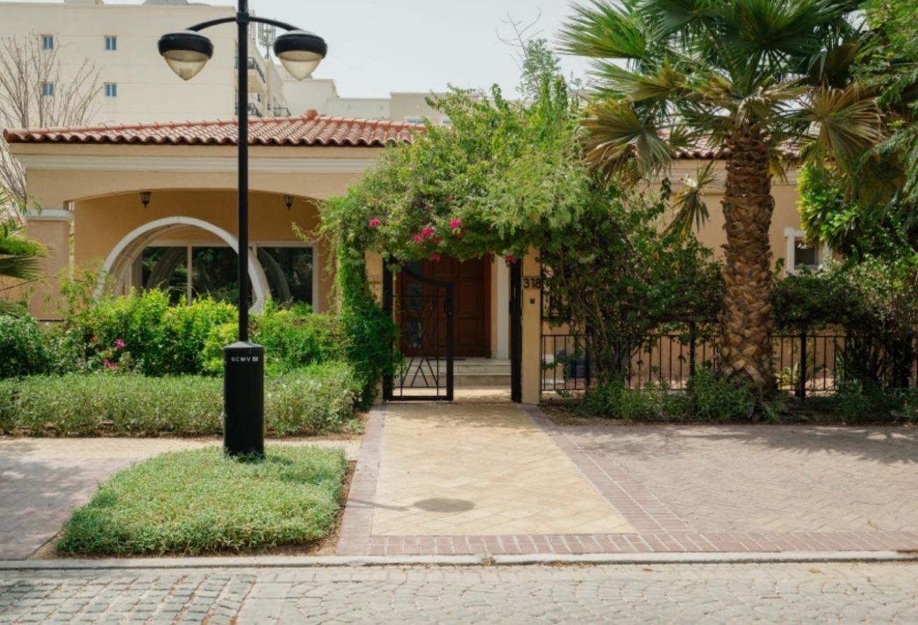 Landscaped | Elegant | Mid May