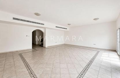 Villa - 4 Bedrooms - 4 Bathrooms for rent in Jumeirah 1 Villas - Jumeirah 1 - Jumeirah - Dubai