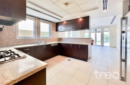 Villa - 3 - 4 for sale in District 8 - Jumeirah Park - Dubai Villa - 3 - 4 for sale in District 8 - Jumeirah Park - Dubai