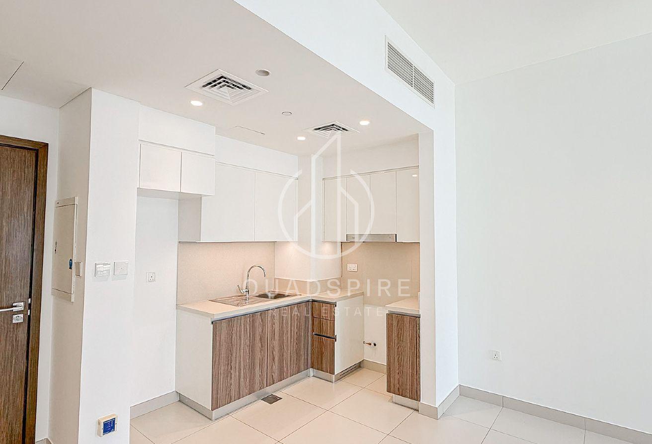 1 Bedroom Apartment | Vacant | Pool View photo 14