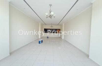 Apartment - 3 Bedrooms - 5 Bathrooms for rent in Hessa Home Building - Oud Metha - Bur Dubai - Dubai