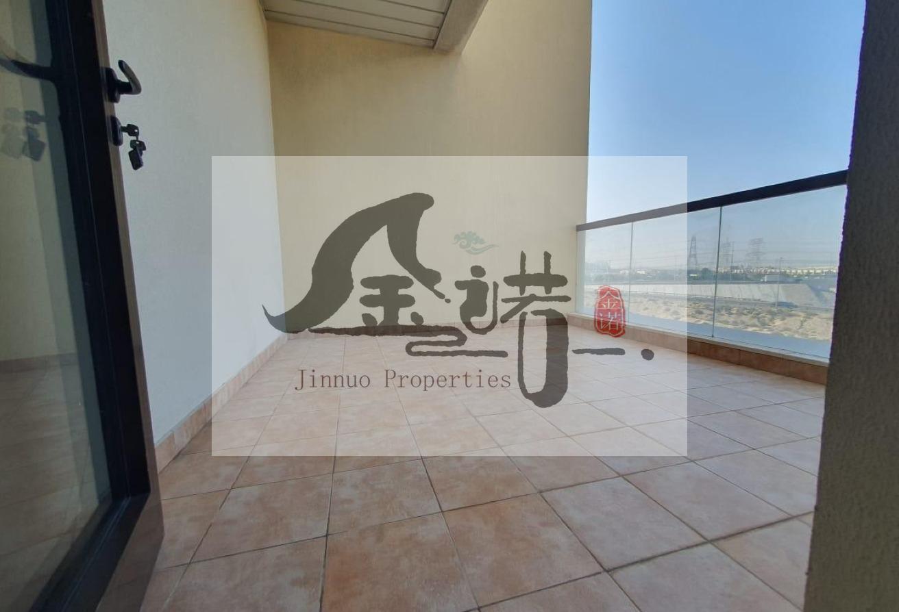Prime Location | Spacious Townhouse | Souk Warsan photo 5
