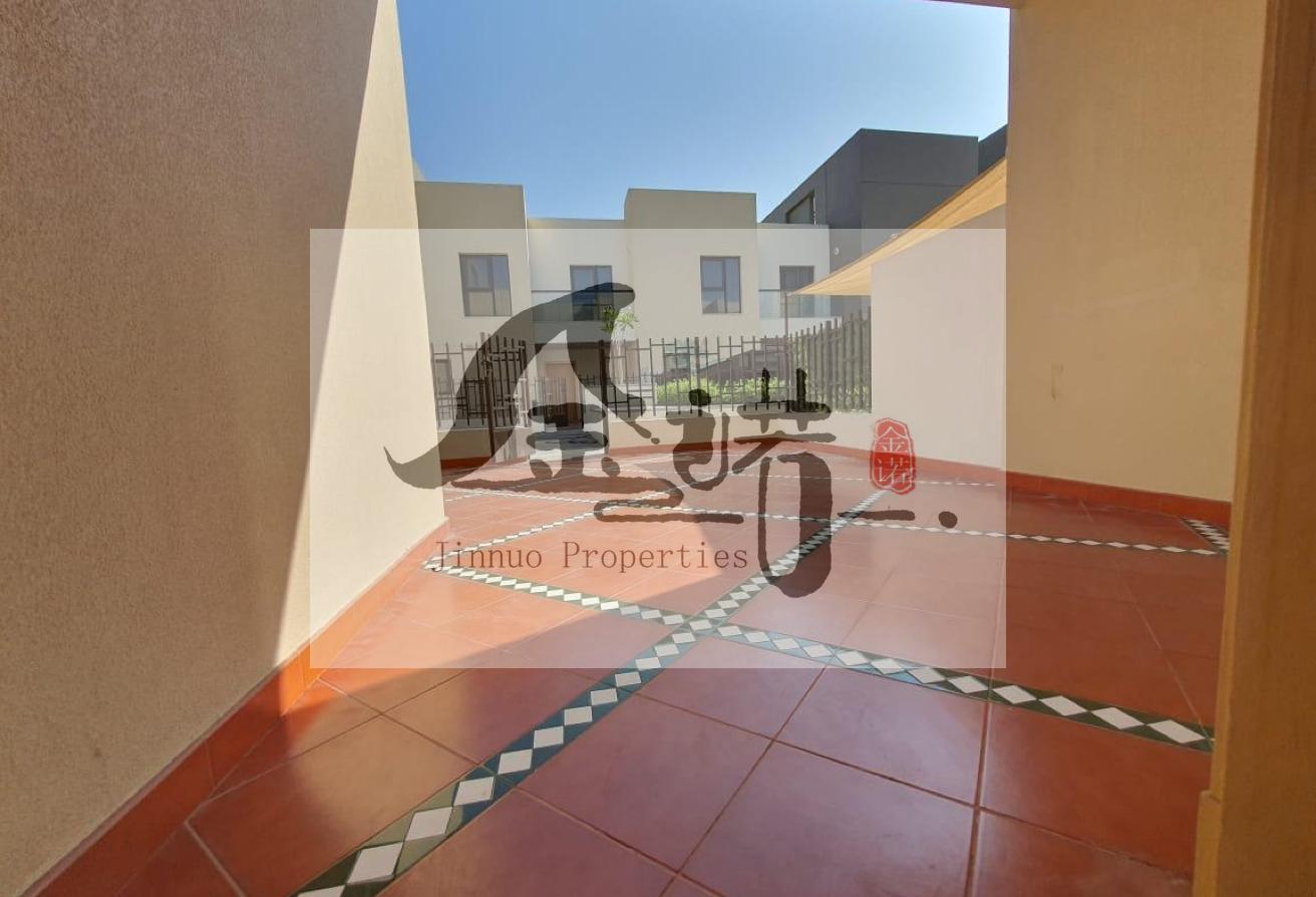 Prime Location | Spacious Townhouse | Souk Warsan photo 6
