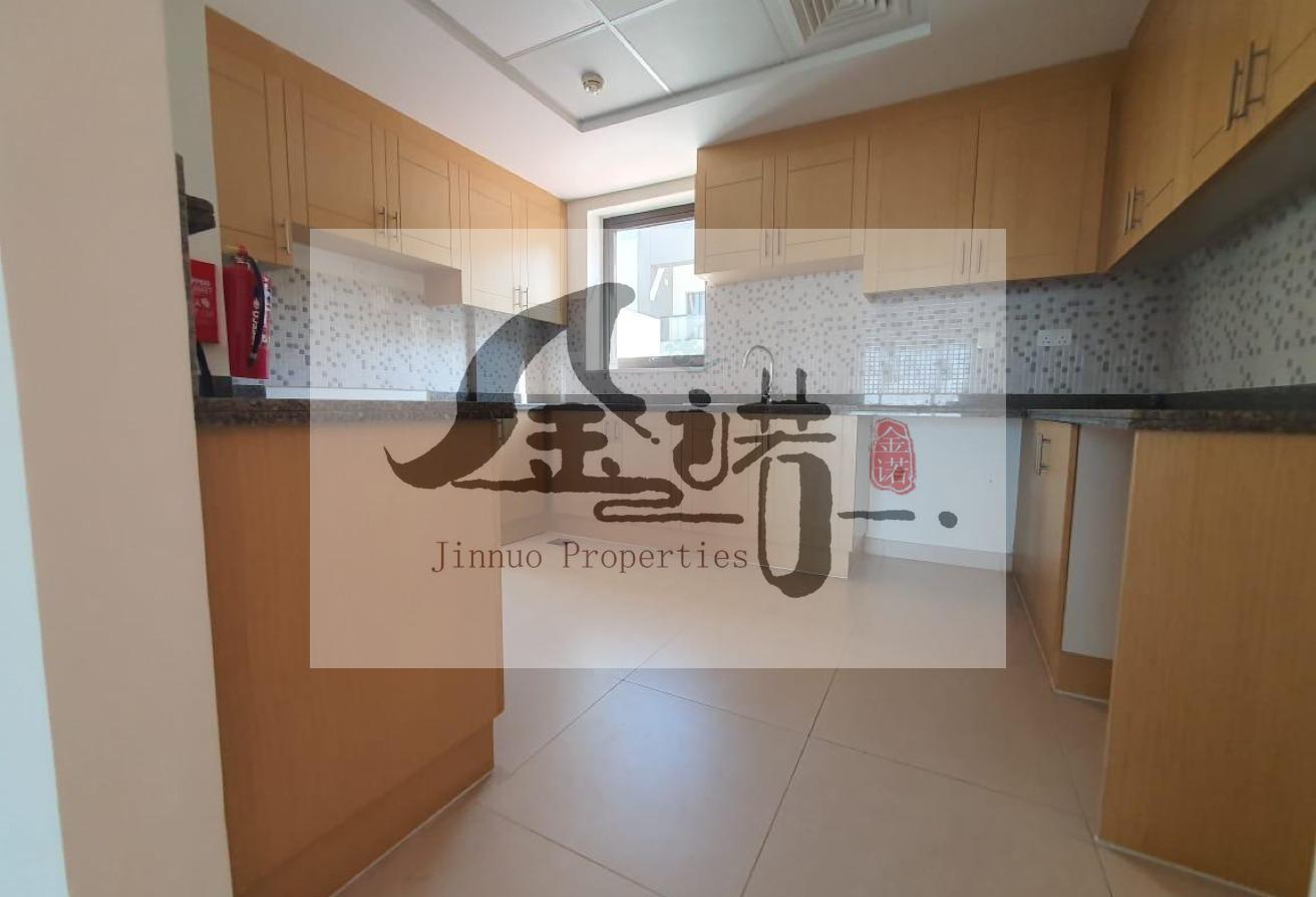 Prime Location | Spacious Townhouse | Souk Warsan photo 7