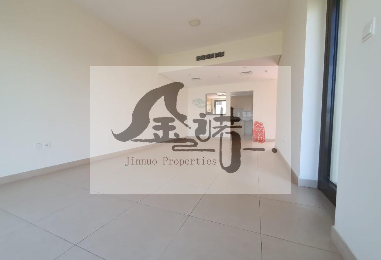 Prime Location | Spacious Townhouse | Souk Warsan photo 4