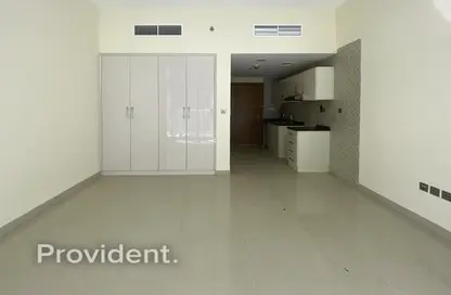 Apartment - 1 Bathroom for rent in Uniestate Millennium Tower - Dubai Silicon Oasis - Dubai