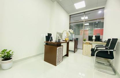 Office Space - Studio - 1 Bathroom for rent in Red Avenue - Al Garhoud - Dubai