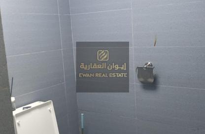 محل - استوديو - 4 حمامات للبيع في الجرف الصناعية - عجمان