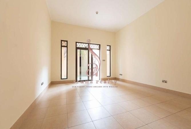 103704740 - Property Image 2