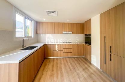 Villa - 2 Bedrooms - 4 Bathrooms for rent in Springs 12 - The Springs - Dubai