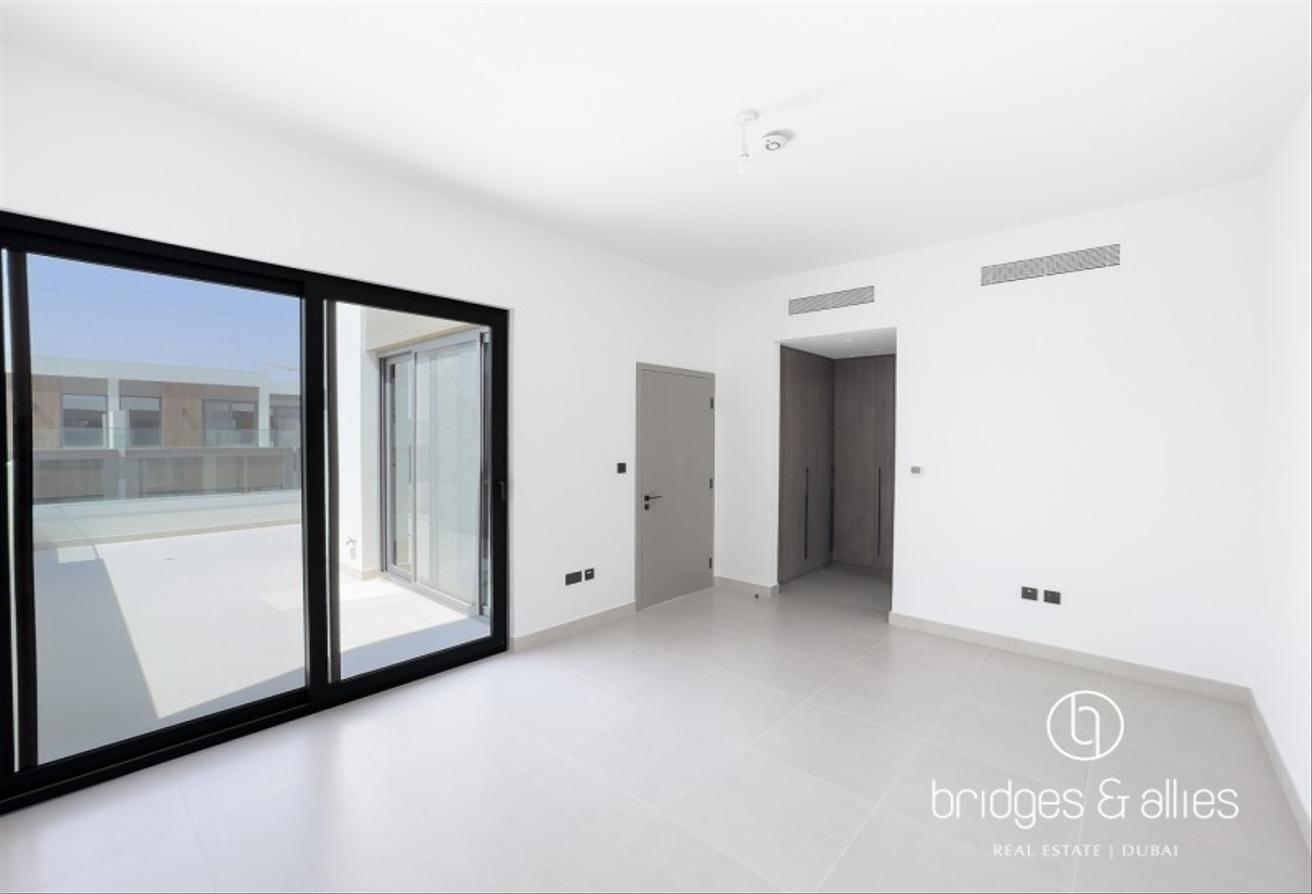 4 BEDS + MAID | BIG PLOT| INTERNAL FACING photo 16