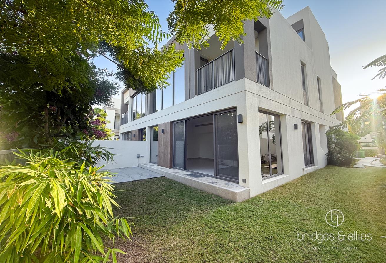 4 BEDS + MAID | BIG PLOT| INTERNAL FACING photo 8