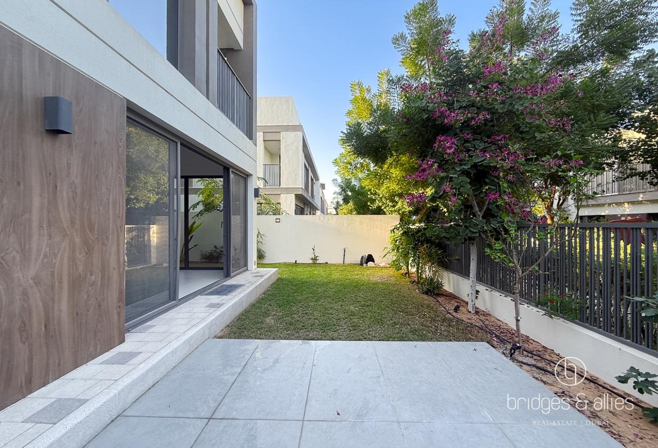 4 BEDS + MAID | BIG PLOT| INTERNAL FACING photo 4