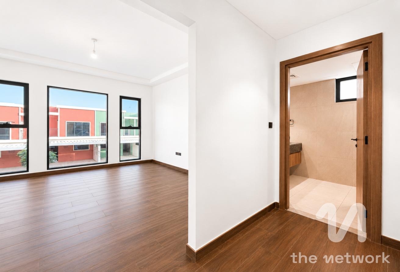 Brand New | Spacious 5 Bedrooms | Vacant photo 10