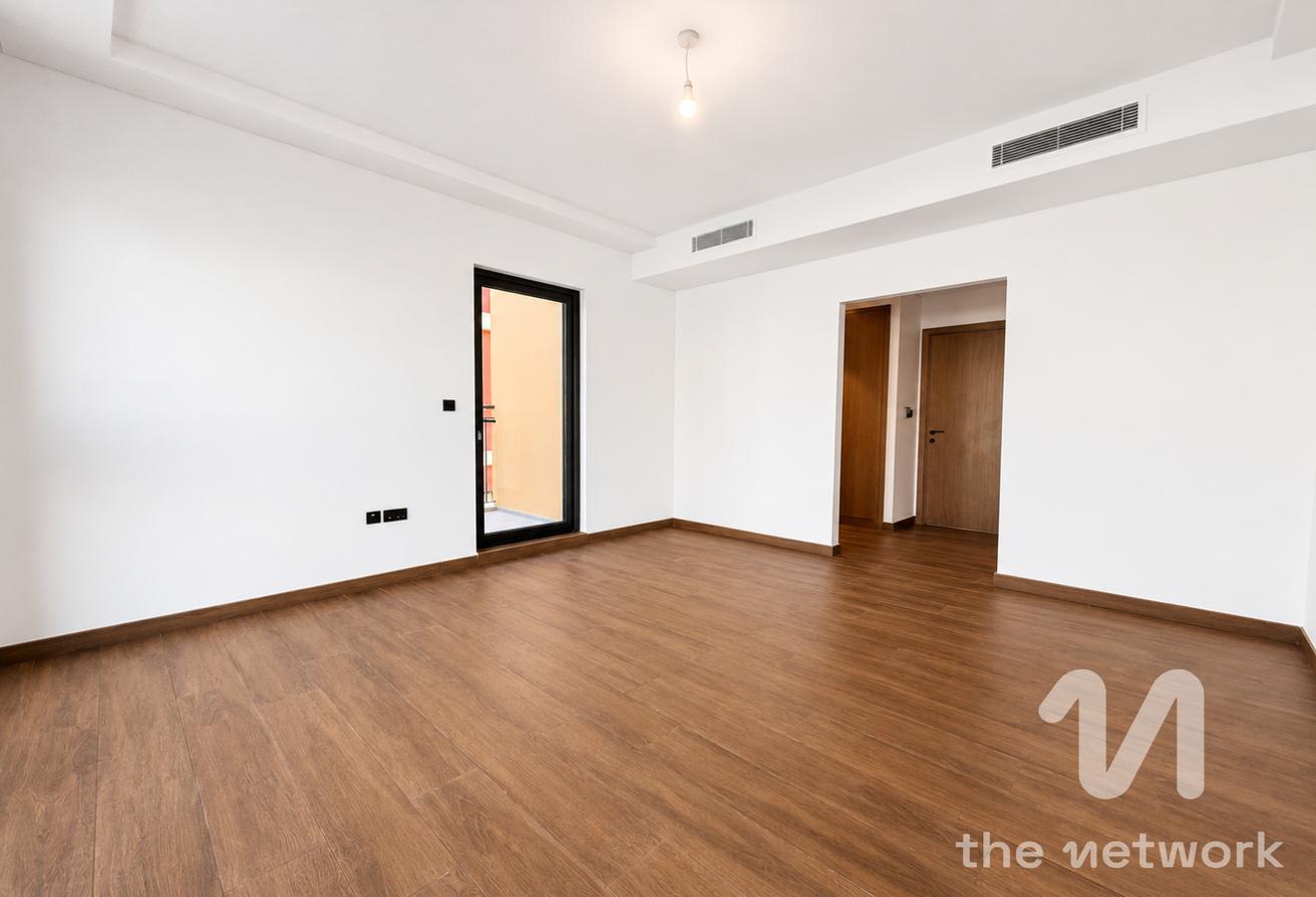 Brand New | Spacious 5 Bedrooms | Vacant photo 6