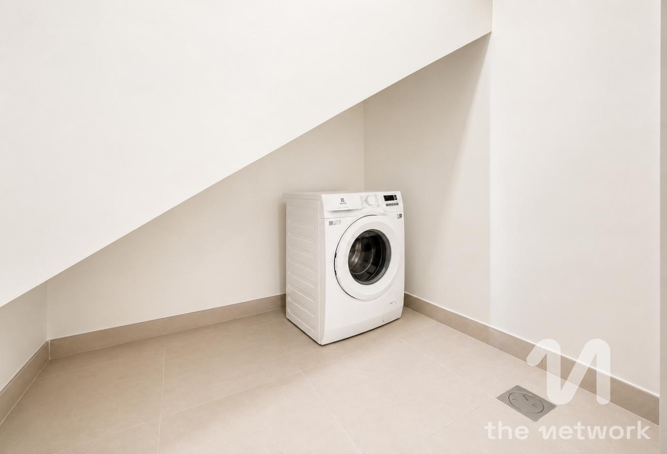 Brand New | Spacious 5 Bedrooms | Vacant photo 17