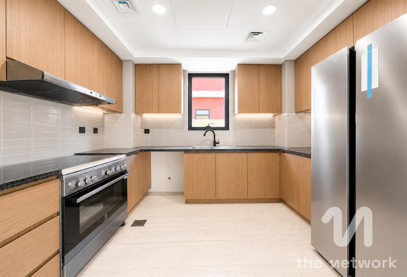 Brand New | Spacious 5 Bedrooms | Vacant photo 5