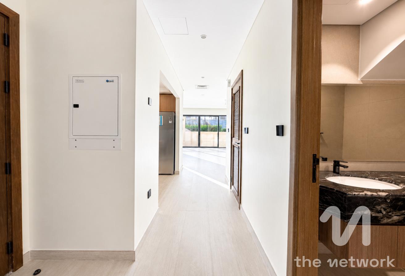 Brand New | Spacious 5 Bedrooms | Vacant photo 8