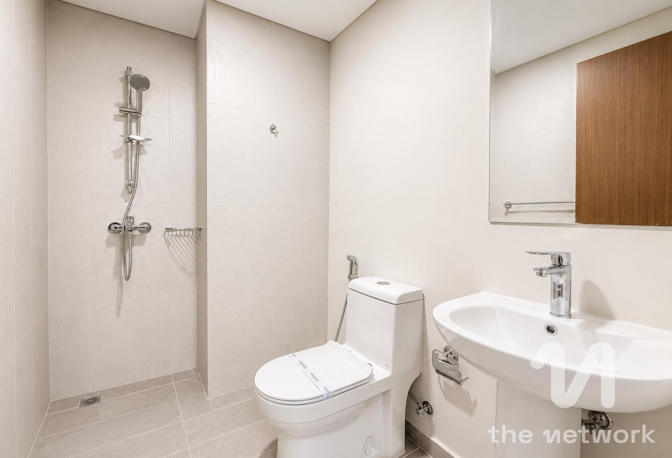 Brand New | Spacious 5 Bedrooms | Vacant photo 15