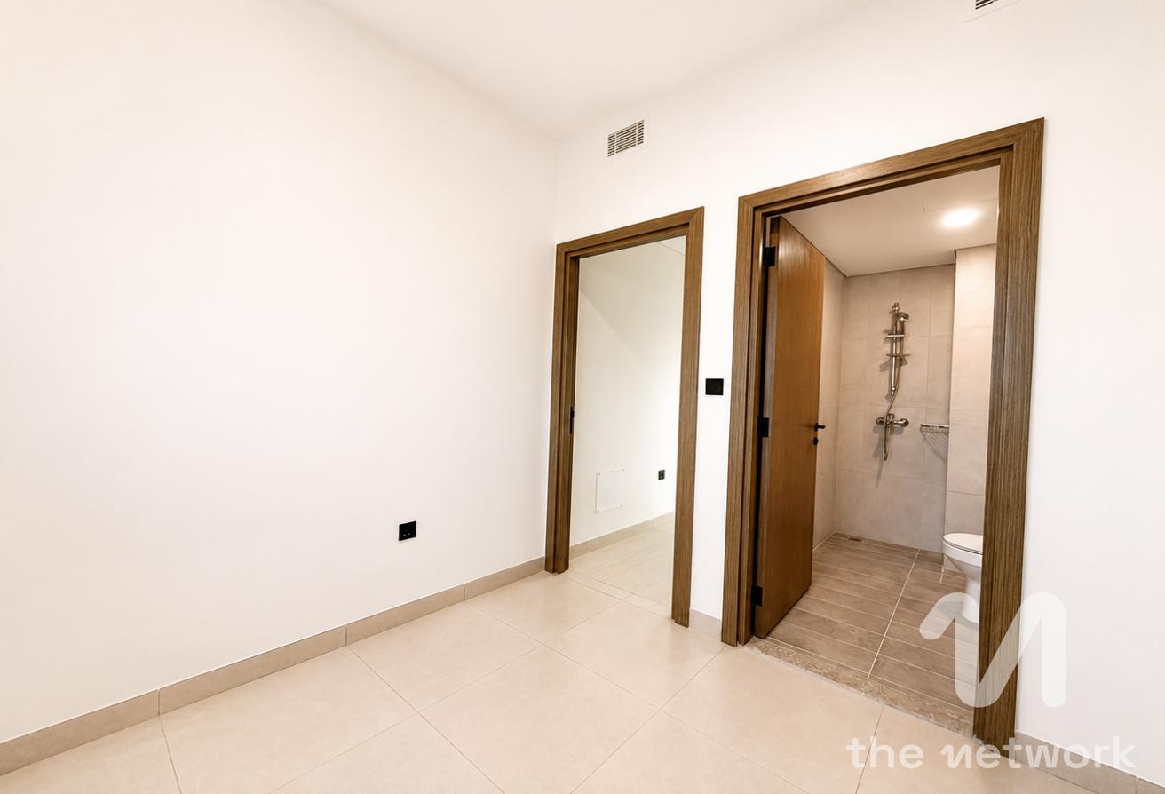 Brand New | Spacious 5 Bedrooms | Vacant photo 18