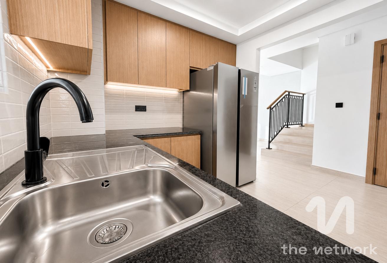 Brand New | Spacious 5 Bedrooms | Vacant photo 16