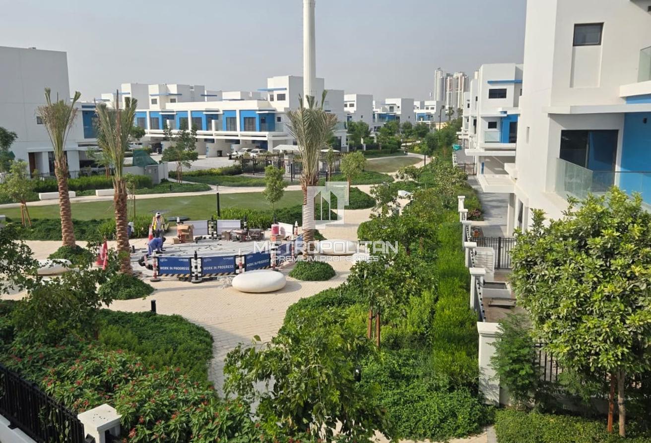 Massive Plot | Large Villa | Vacant | Negotiable photo 28