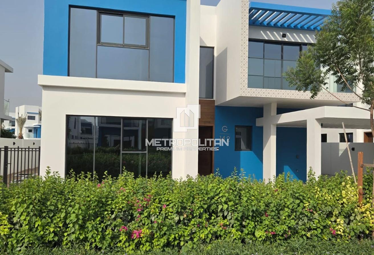 Massive Plot | Large Villa | Vacant | Negotiable photo 4