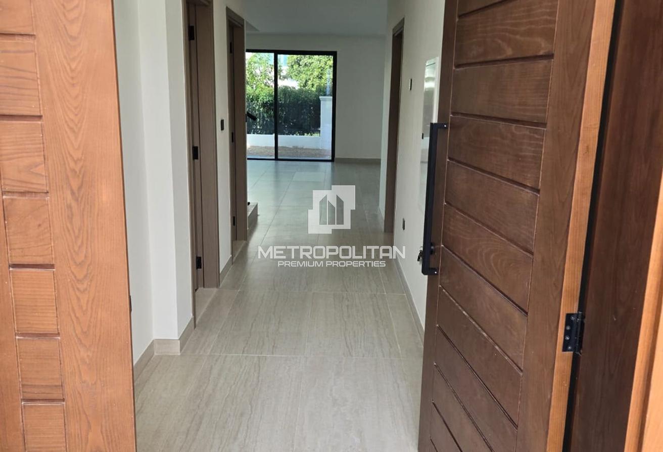 Massive Plot | Large Villa | Vacant | Negotiable photo 23